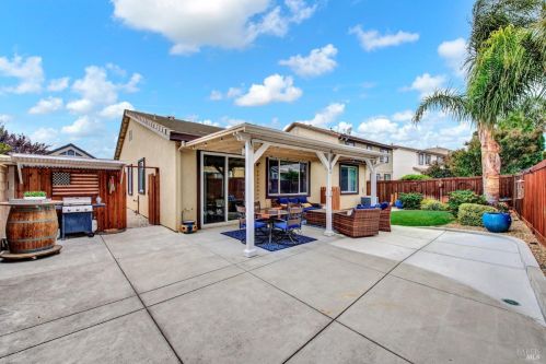 8001 Finchley Ct, Vacaville CA  95687-8253 exterior