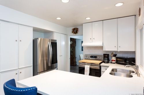 16670 Bernardo Oaks Dr, San Diego CA  92128-2837 exterior