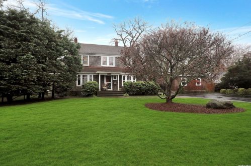 3266 Park Ave, North Wantagh, NY 11793-3316