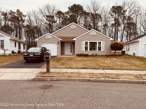 21 Springhill Dr, Bricktown, NJ 08724-5011