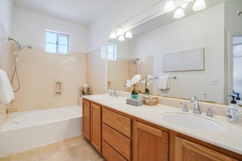 1063 Schwerin St, Daly City CA  94014-1622 exterior