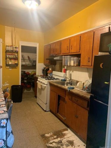 1251 Beach Ave, Bronx, NY 10472-4701