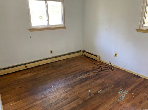 15 Oswego Pl, Babylon NY  11704-1804 exterior