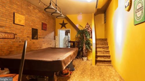 2927 Derry St, Harrisburg PA 17111-1644 exterior