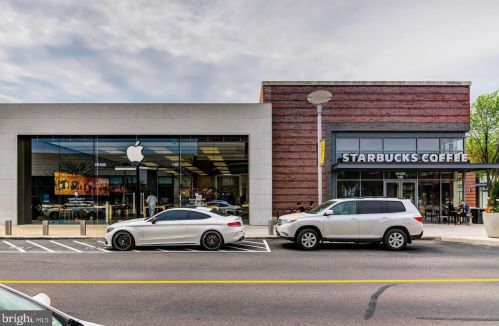 14800 Potomac Branch Dr, Woodbridge VA  22191-4056 exterior