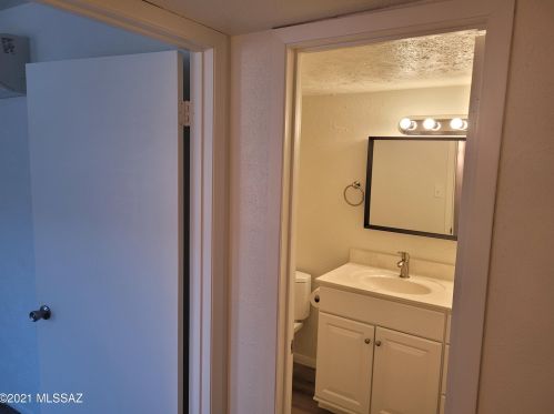 1620 Wilmot Rd, Tucson AZ  11110-4457 exterior