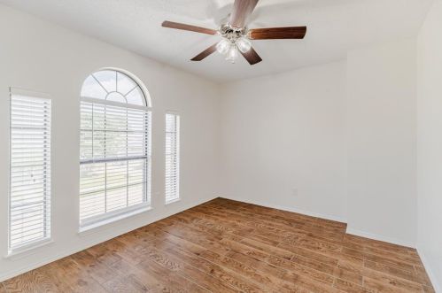 2213 Silverthorn Ln, Lewisville TX  75028-7246 exterior