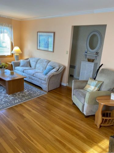 911 Maplecrest Dr, North Bellmore NY  11710-1044 exterior
