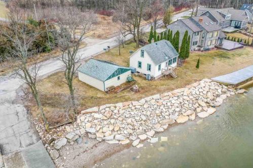 4729 Edgewater Beach Rd, Green Bay, WI 54311-9734