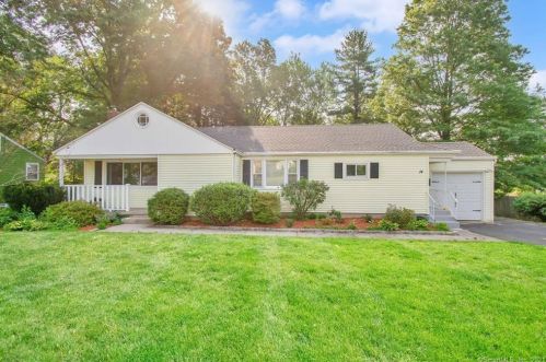 14 Prospect St, Bloomfield, CT 06002-3016