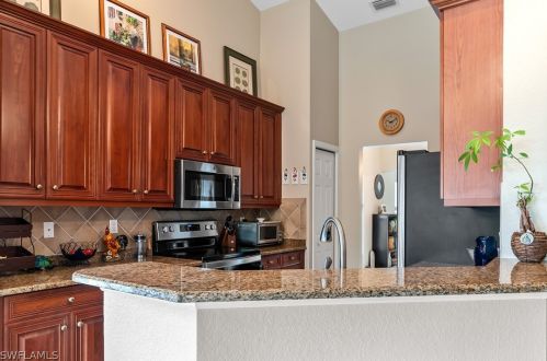 6315 Lexington Ct, Naples, FL 34110-9038