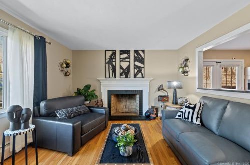 54 Piping Rock Dr, Waterbury CT  06706-2425 exterior