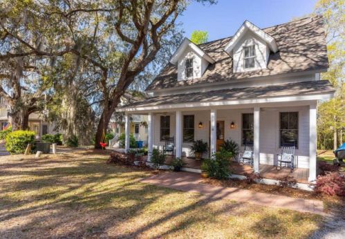 18 Bostick Cir, Beaufort SC  29902-5704 exterior