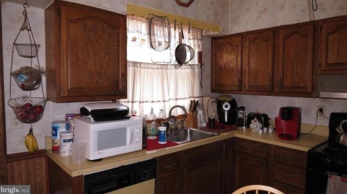 208 Chestnut Ave, Camden NJ  08109-2049 exterior