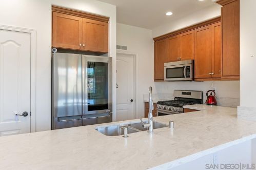 6962 Feldspar Pl, Carlsbad CA  92009-5212 exterior