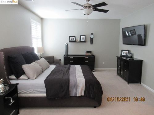 1886 Ventura Dr, West Pittsburg CA  94565-6476 exterior