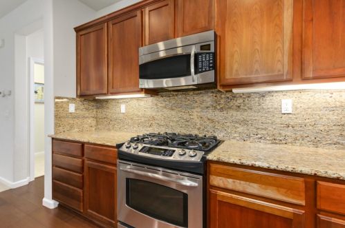 7500 Abbey Cir, Elk Grove CA  95757-5103 exterior