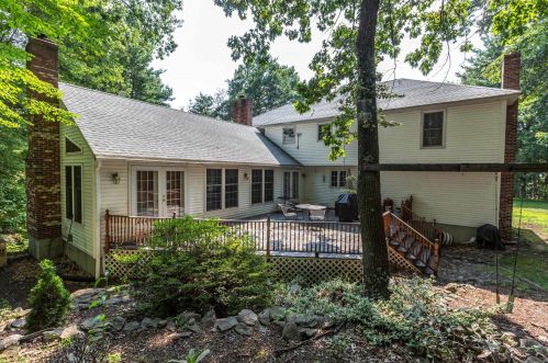 4 Rockwood Ln, Londonderry NH  03053-6104 exterior