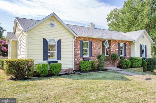 18 Fox Run Ln, Fredericksburg, VA 22405-3304