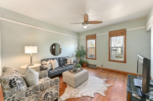 3301 Pierce St, Milwaukee, WI 53215-1121