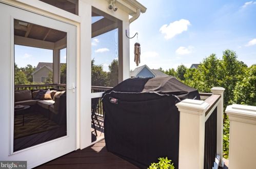 15909 Paynes Farm Dr, Haymarket VA  20169-8123 exterior