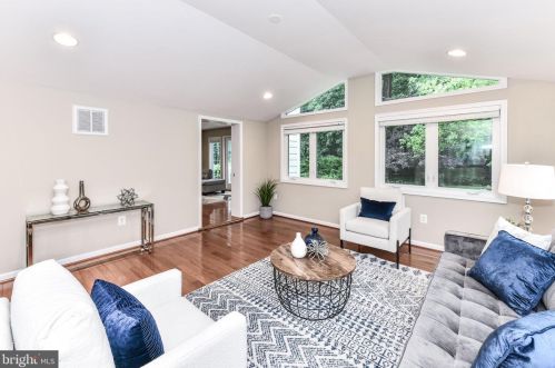 3027 Crane Dr, Falls Church VA  22042-3004 exterior