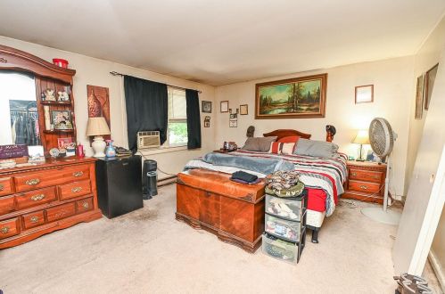 17 English Range Rd, Derry NH 03038-5323 exterior