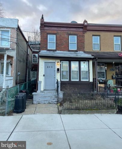 122 Elm St, Camden, NJ 08102-2122