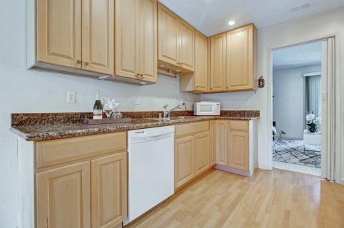 880 Stonegate Dr, South San Francisco CA  94080-1562 exterior