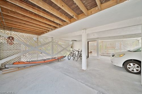 220 Palm Lk Dr, Sanibel FL 33957-5601 exterior