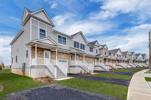 98 Valerie Dr, Manville, NJ 08835-1414