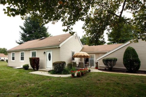 35 Zacatin Rd, East Freehold, NJ 07728-5283
