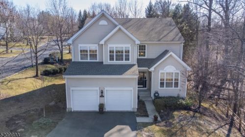 1 Chestnut Ridge Ct, West Paterson, NJ 07424-2451