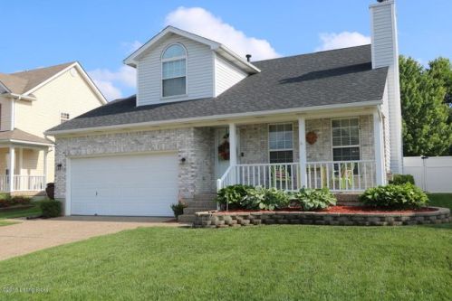 8006 Village Point Dr, Louisville, KY 40291-2282