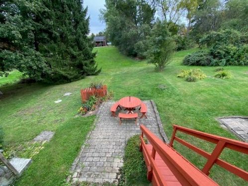 40 Freedom Dr, Bridgeville PA  15017-1421 exterior