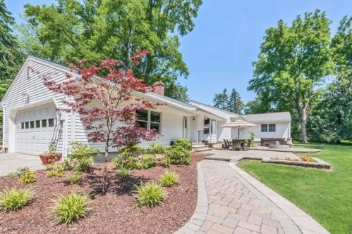 871 Holmdel Rd, Holmdel Village, NJ 07733-2080