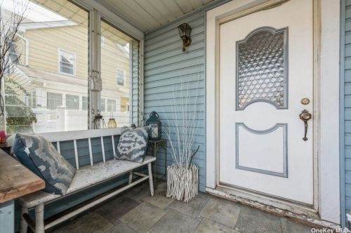 609 Hughes St, North Bellmore, NY 11710-4004
