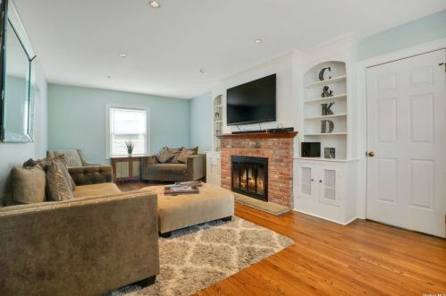 76 Wyman Ave, Huntington Station, NY 11746-1057