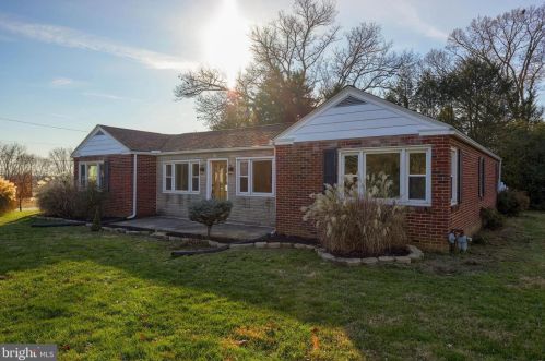 124 Millersville Rd, Lancaster PA  17603-4220 exterior