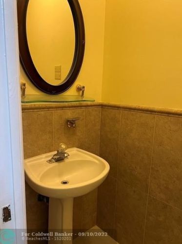 16800 36 Ct, Hollywood FL exterior