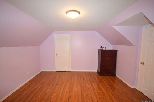 50 Aberdeen Rd, New Hyde Park NY  11040-2138 exterior