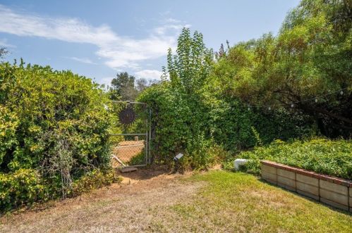 521 Sunnyside Ave, Redlands CA  92373-5635 exterior