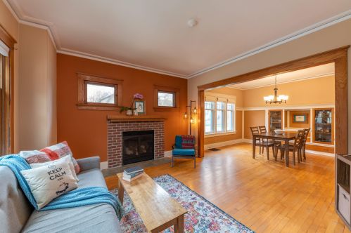 6503 Wells St, Milwaukee, WI 53213-4037