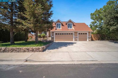 1070 Woodglen Dr, Oakley, CA 94561-2507