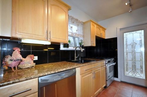 1 Maplewood Rd, Hartsdale NY  10530-1627 exterior