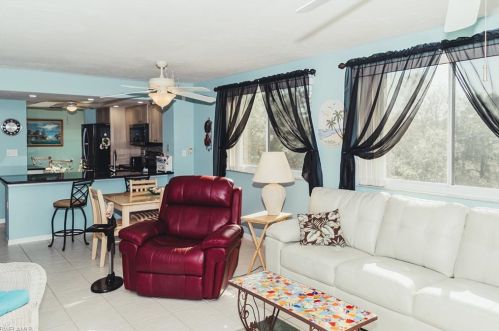 15161 Cedarwood Ln, Naples, FL 34110-8020