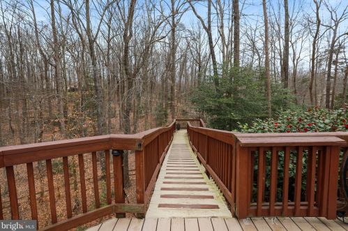 5550 Wide Oak Ct, Woodbridge VA  22192-6036 exterior