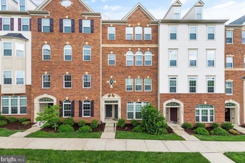 7500 Brunson Cir, Gainesville, VA 20155