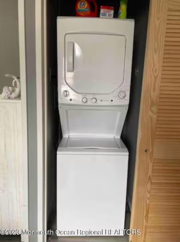 318 Hamilton Ave, Pelican Island NJ  08751-2324 exterior