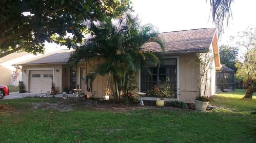 2295 Edison Cir, Fort Pierce, FL 34953-2920